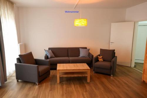 Neubrandenburg Apartment | Freundliche Wohnung mit Parkplatz und Terrasse
