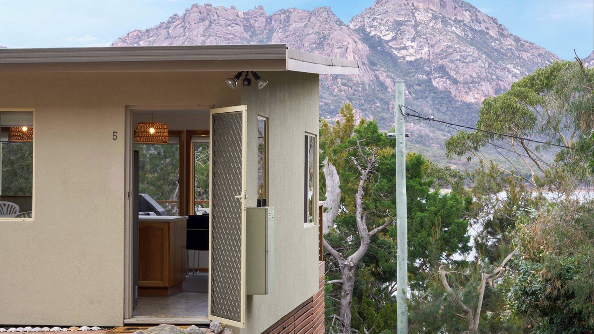 Coles Bay Apartment | Freycinet Sanctuary 5 - Freycinet Holiday Houses