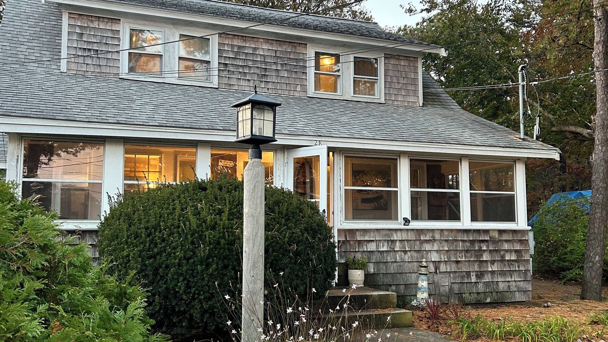 Bass River House | Friendly 4 BR, 2 Kitchens, Sleeps8, Heated Pool, 1 Mile to Warm Beaches, Pets ok