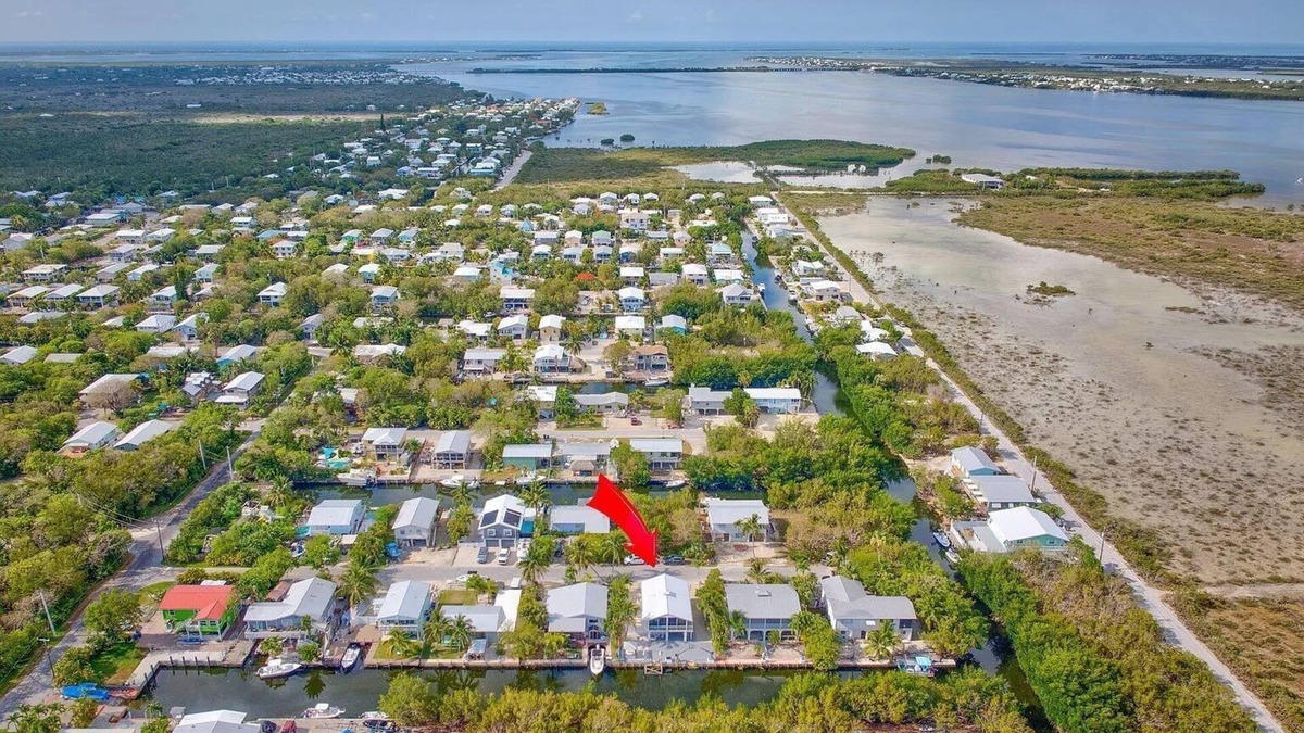Eden Pines House | Frigate Landing - Beautiful Waterfront home,60ft seawall,Tiki Hut, Pet Friendly,