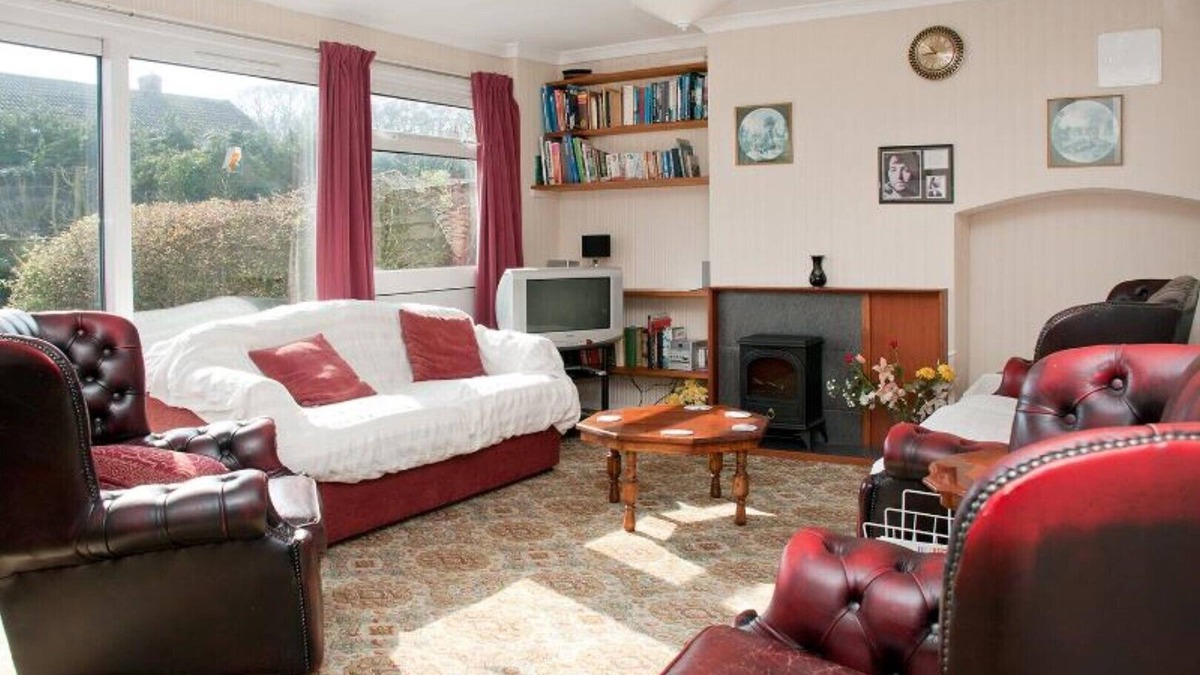 Walton on the Naze House | Frinton on Sea, Rook View Family House.