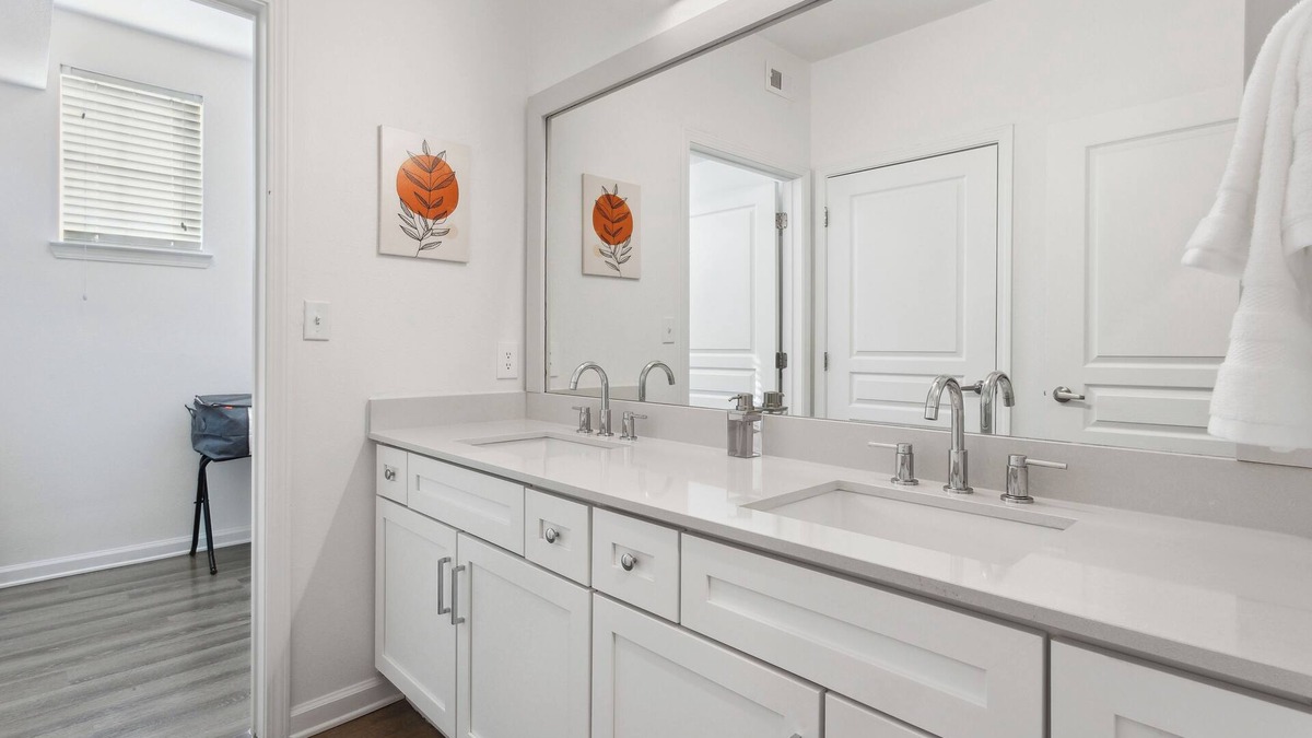 Frisco Apartment | Frisco Executive Sleek Suite Pool & WIFI
