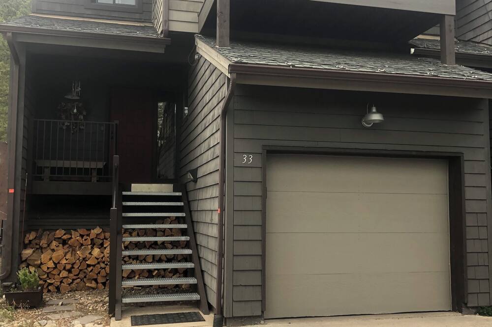 Royal Mountain Ranch House | Frisco Townhome, over 2000 squarefeet, Two family rooms, Monthly rates available