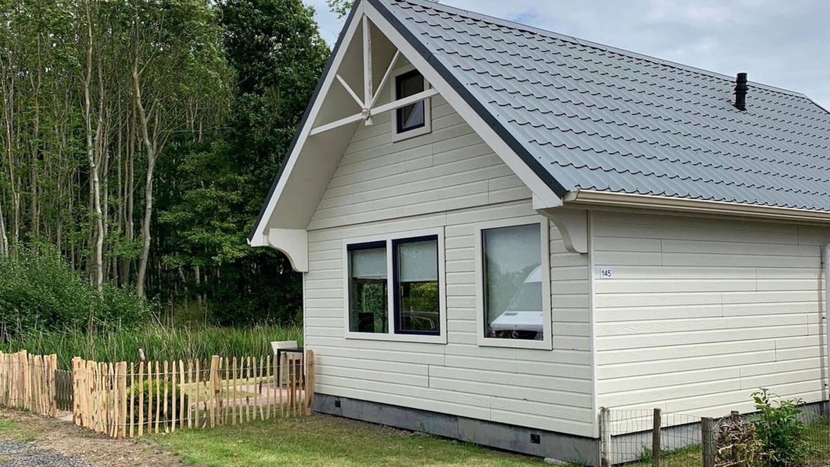 Tzummarum House | Frisian Countryside Stay near Sea