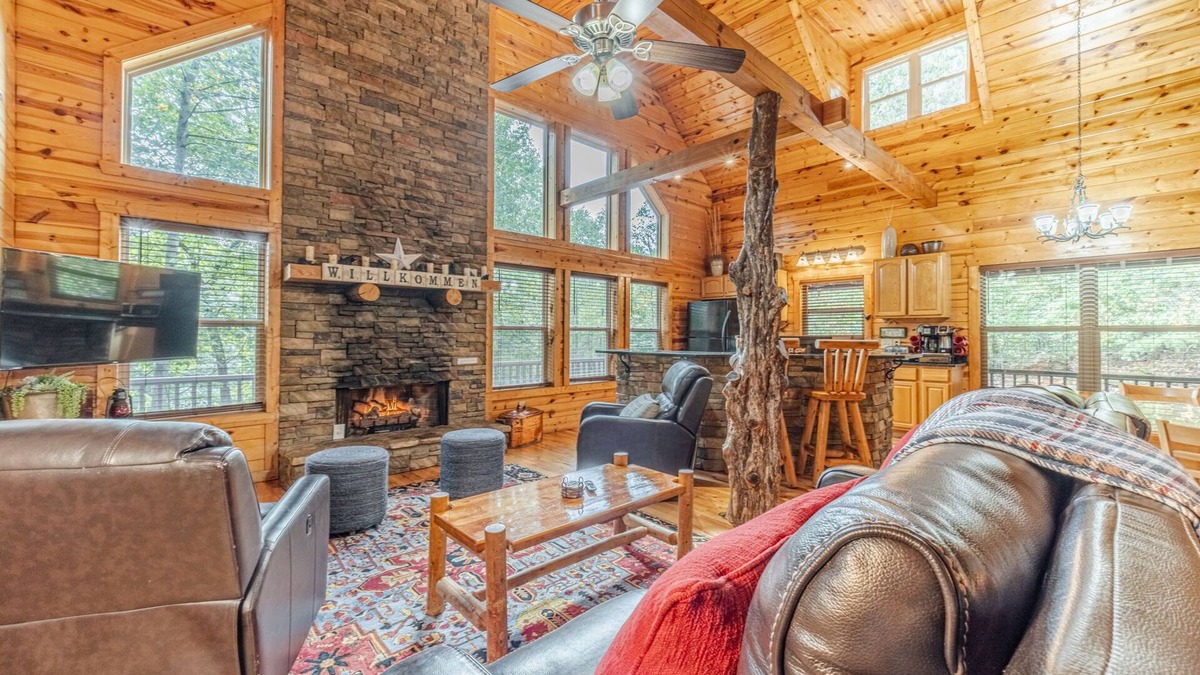 Cleveland Cabin | Frohe Hutte, Private Luxury Getaway, Game Room, Hot Tub, Fire Pit