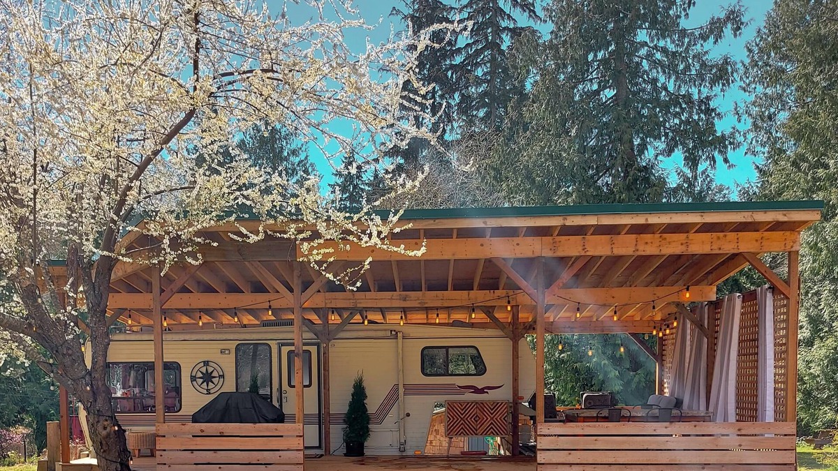 Stillwater House | Frolander Bay Resort - Glamping Trailer