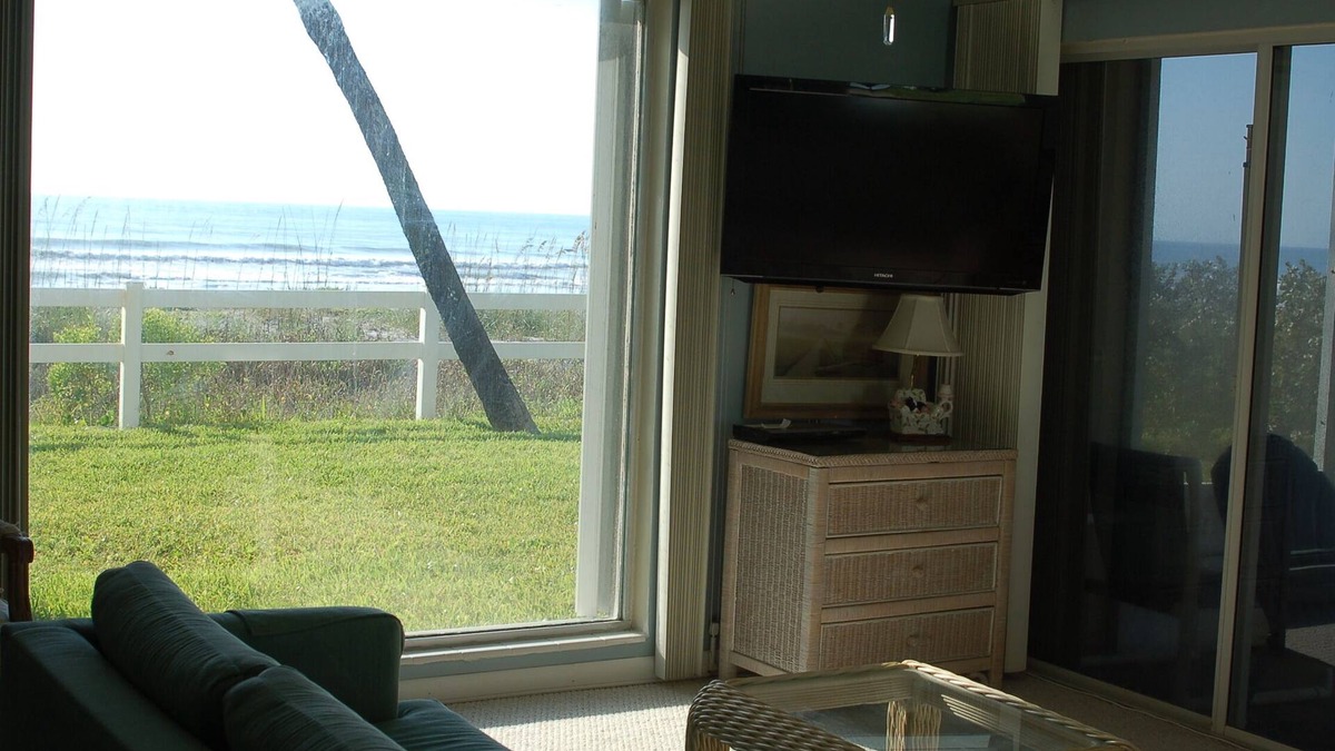 Crescent Beach Condo | FROM $483/Wk,BEST PRICE OCEANFRONT, 10 steps to quite beach,