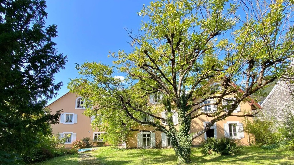 Husseren-Wesserling Villa | From Christmas 2025: Spacious property with 9 bedrooms for 22 people