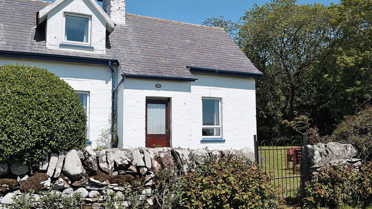 Newton Stewart Cottage | From this delightful cottage enjoy magnificent sea views.