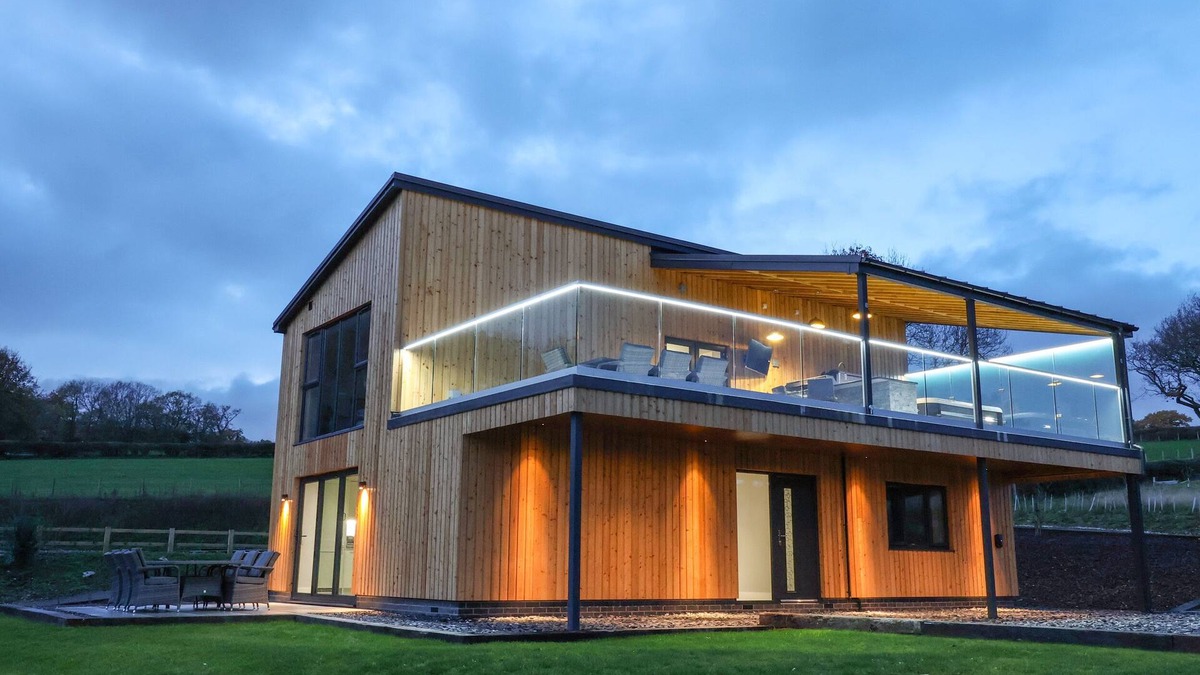 Ruthin Cottage | FRON HAUL - ROBIN GOCH, family friendly, with hot tub in Ruthin