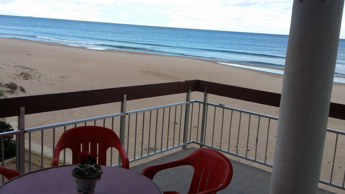Pobles del Sud Apartment | Front line beach apartment with wifi
