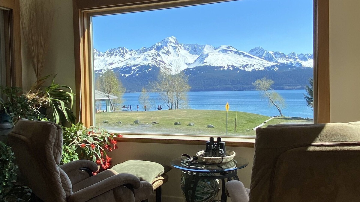 Seward House | Front Row Bed and Breakfast