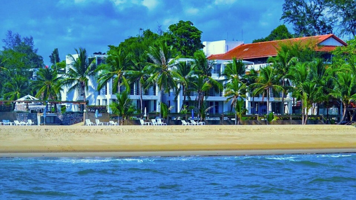 Chakphong House | Front Samet Beach House with Swimming Pool