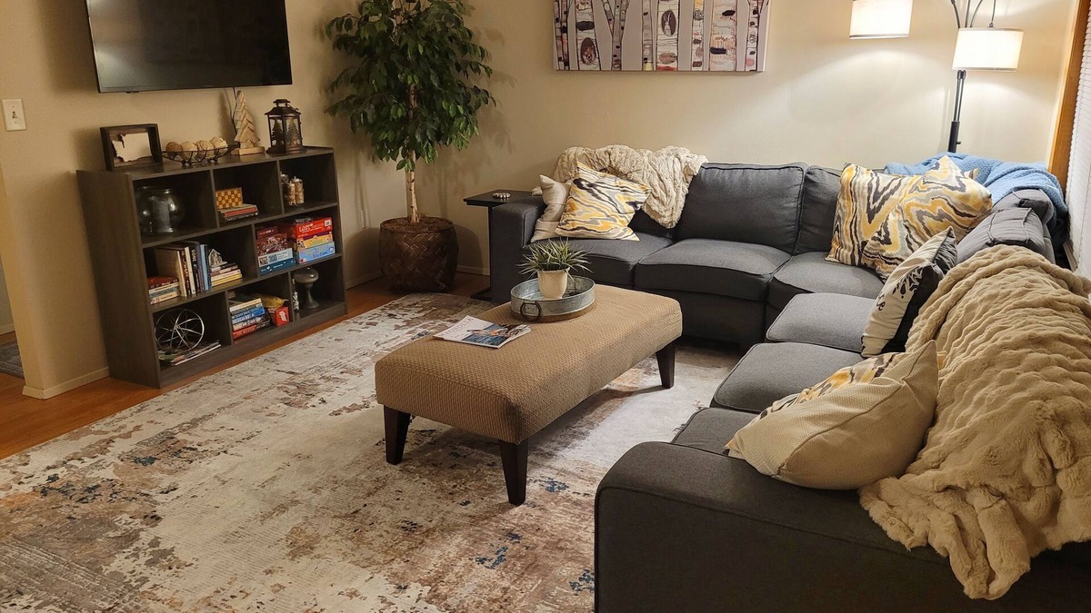 Lynden Apartment | Front Street Retreat - A cozy, 2-bedroom apartment in the heart of Lynden!
