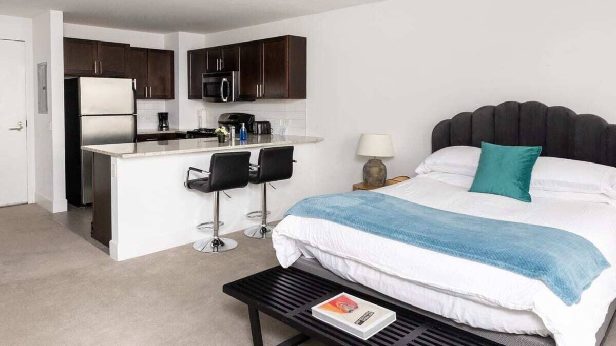 East Hyde Park Apartment | Frontdesk | Debonair Studio Apt with City View