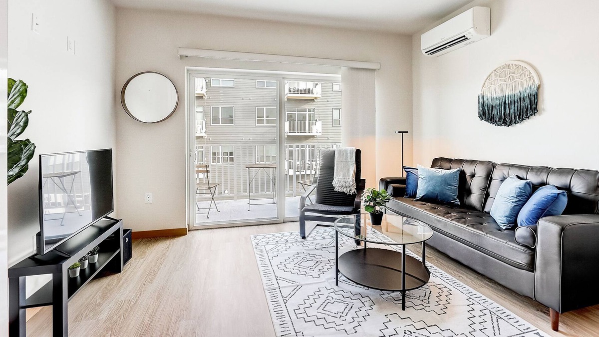 Lower East Side Apartment | FRONTDESK Rhythm Apts Lower East Side Milwaukee