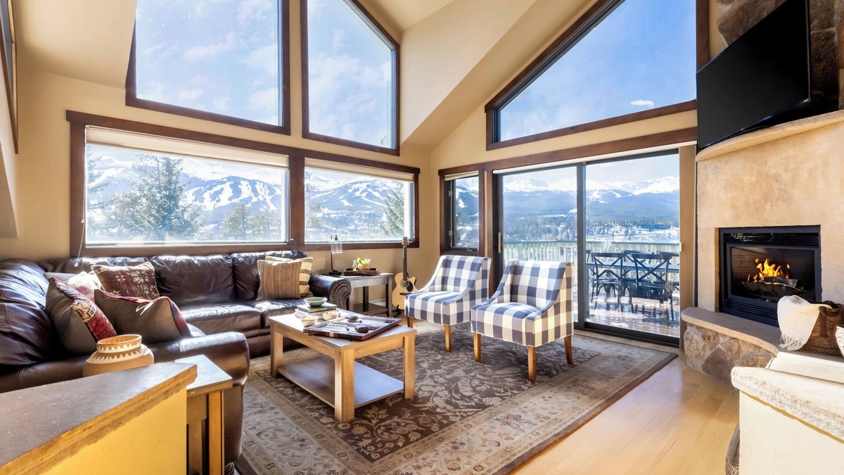 Historic District House | Frontier by AvantStay | Incredible Mtn Views & Hot Tub | Breckenridge Home