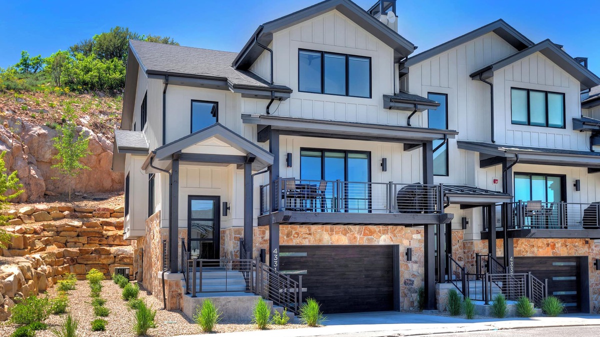 Park City House | Frostwood Retreat I Sleeps 14 | Pool Table & Private Hot Tub | Shuttle to Gondola