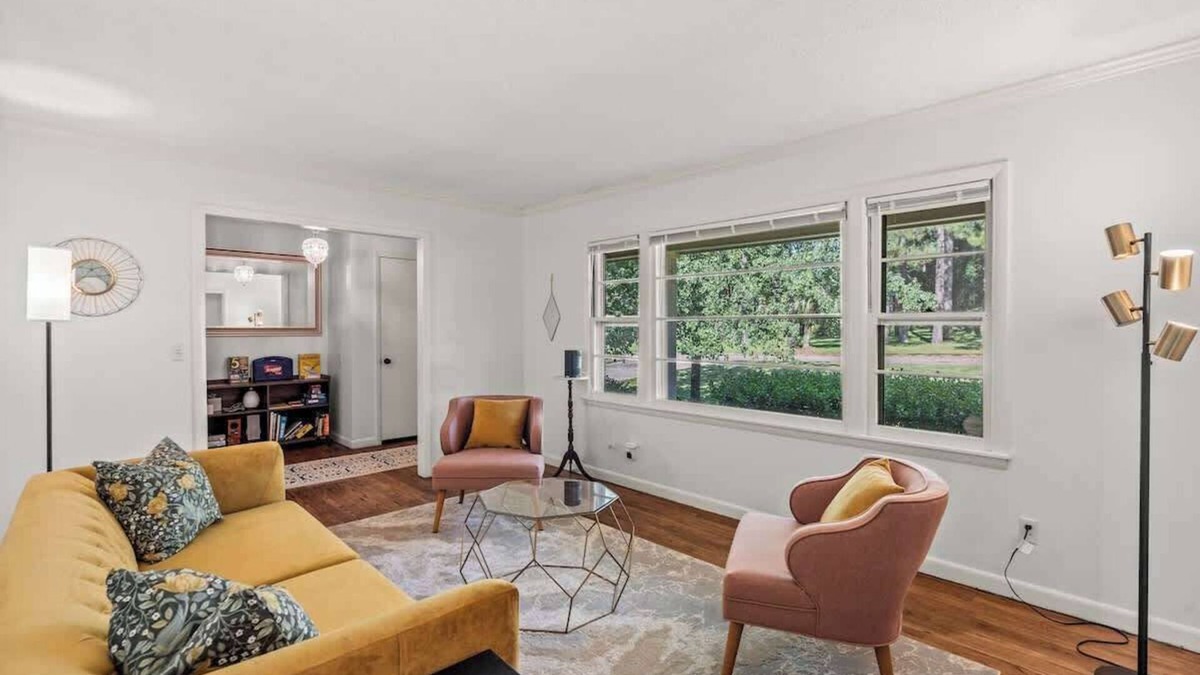 Forest Acres House | Ft. Jackson, USC, Fenced Yard, Fast Wi-Fi, 3 TVs