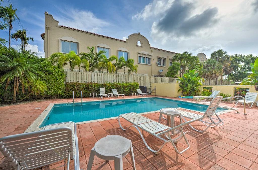 Lauderdale-by-the-Sea Apartment | Ft Lauderdale Area Condo - Walk to Beach and Shops!