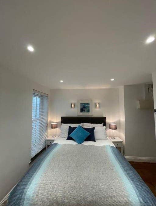 Flushing House | Fuchsia Cottage