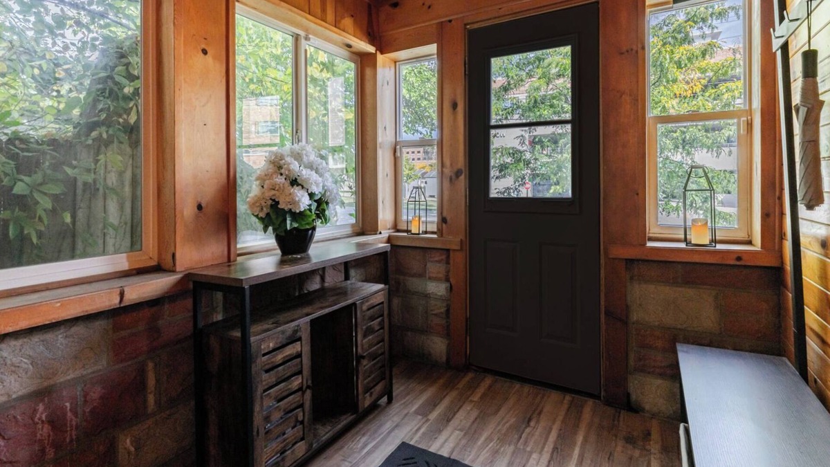 Lansing House | Full 3 bed home close Sparrow hospital, downtown and MSU, pet friendly!