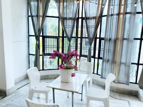 Sarnath Apartment | Full AC 2BHK with Kitchen near Temple