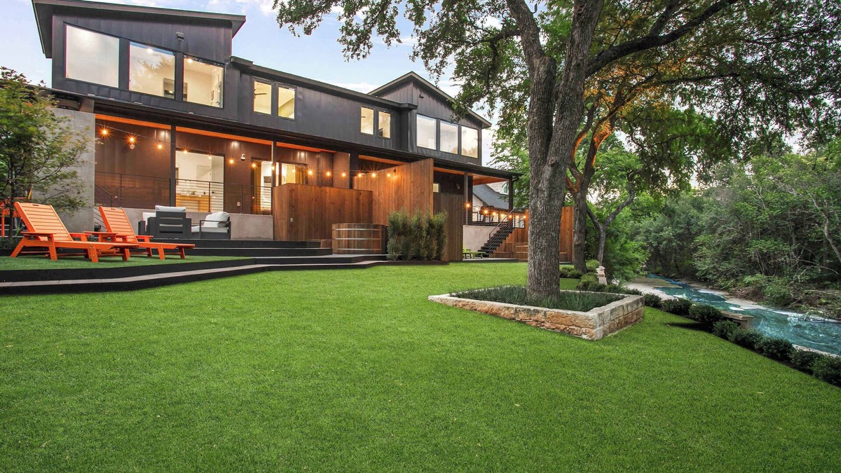 South Lamar Apartment | Full Duplex ATX Modern Creekside Retreat + Hot Tub