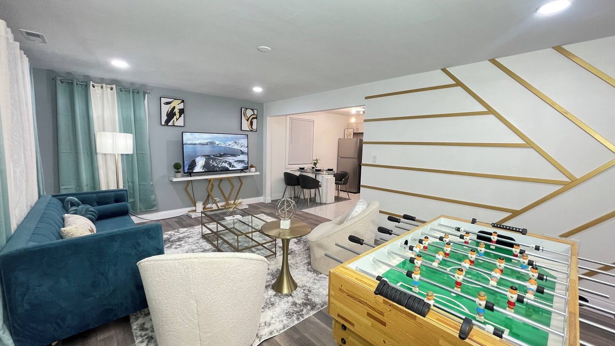 Park Forest House | Full entire cozy home + Free Wi-Fi + Free parking + Central area
