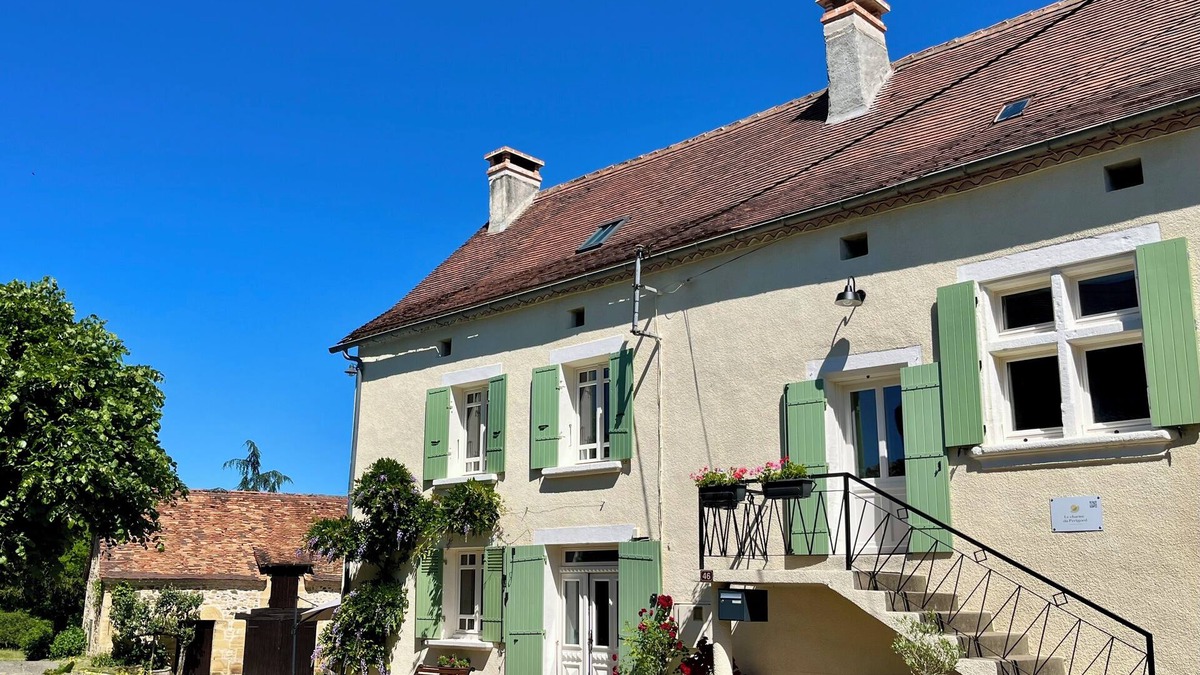Saint-Sulpice-d'Excideuil Apartment | Full apartment with beautiful outdoor spaces in the Périgord Vert.