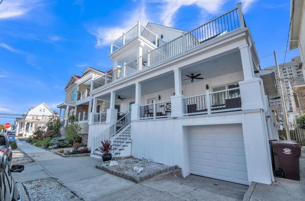 Ventnor City House | Full House Beach Block Sleeps 26 Ocean views