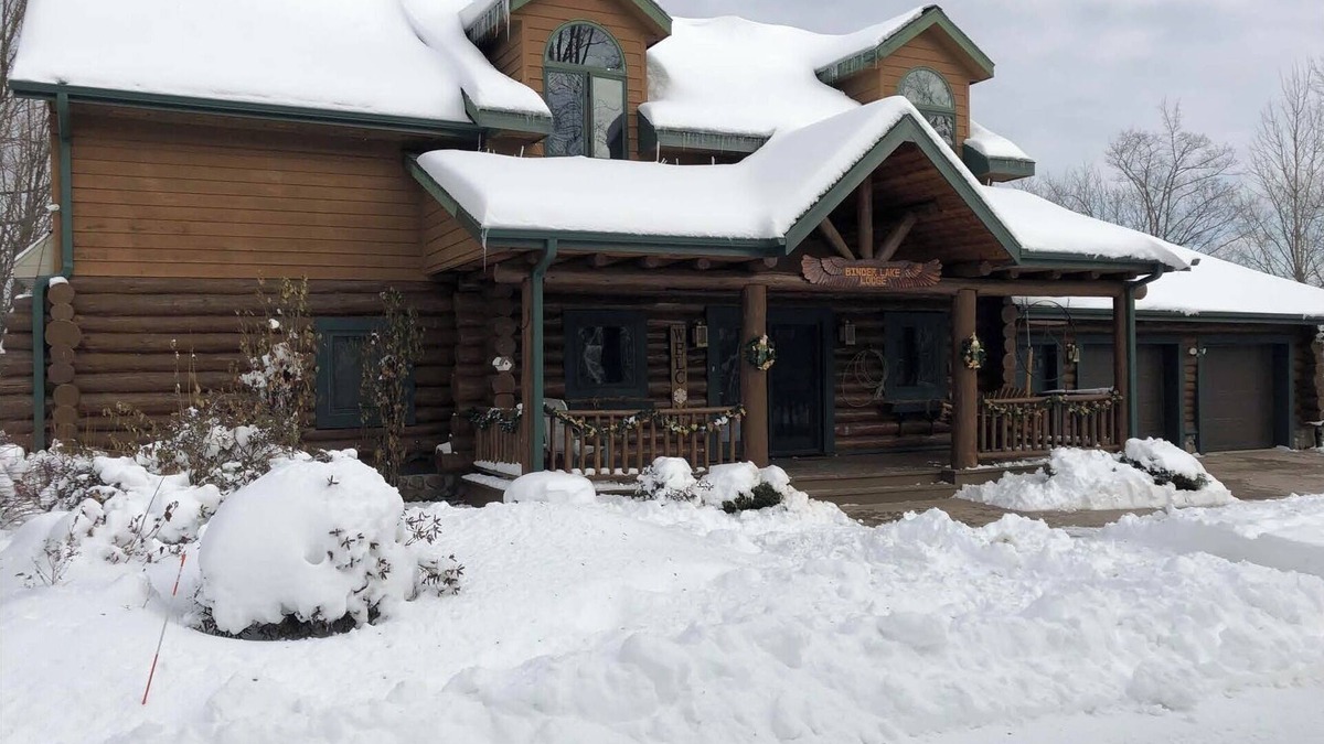 Lakewood Cabin | Full Log Lodge 3 night minimum, 2 night minimum October- April, Pet Friendly