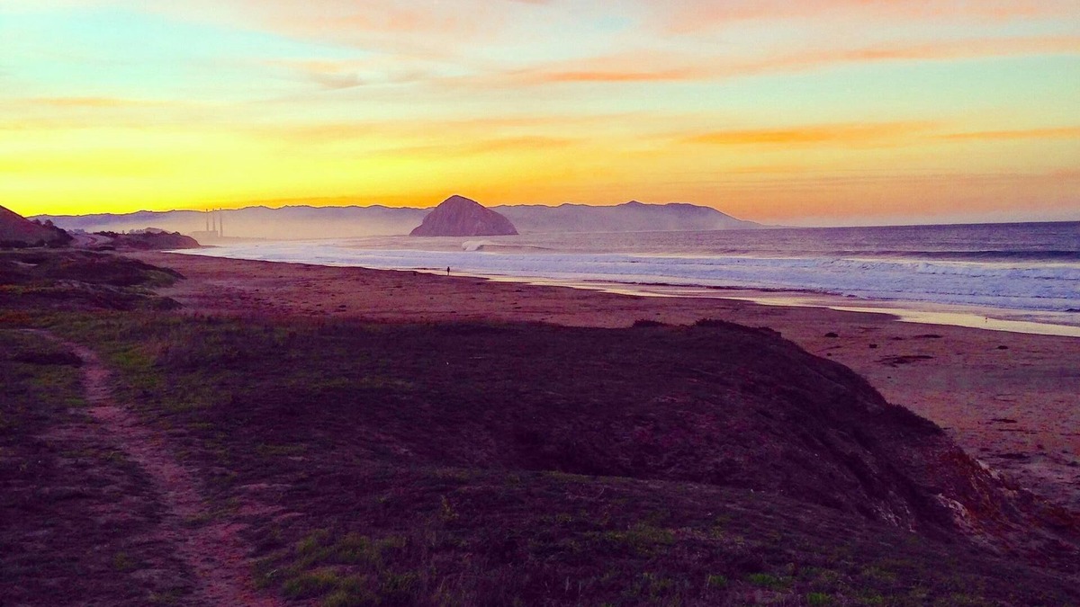 Cayucos House | FULL OCEAN VIEW! 3 minute walk to beach, WiFi, Dogs welcomed upon approval