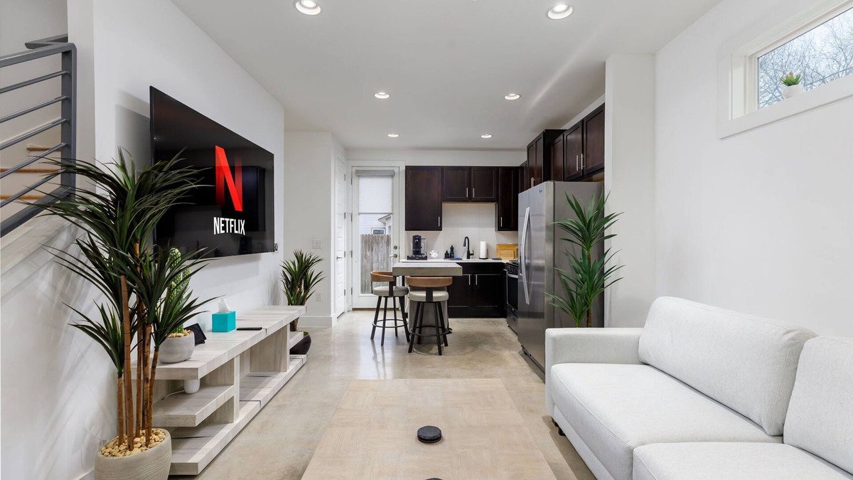Southhampton Hills House | Full Office/Patio/Games/Relax, Work, Play!