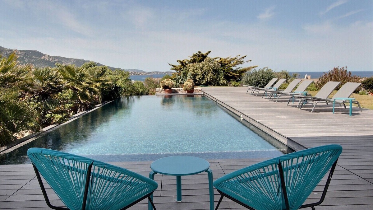 Corbara Villa | Fully air-conditioned, heated pool, located 50 meters from the sea.