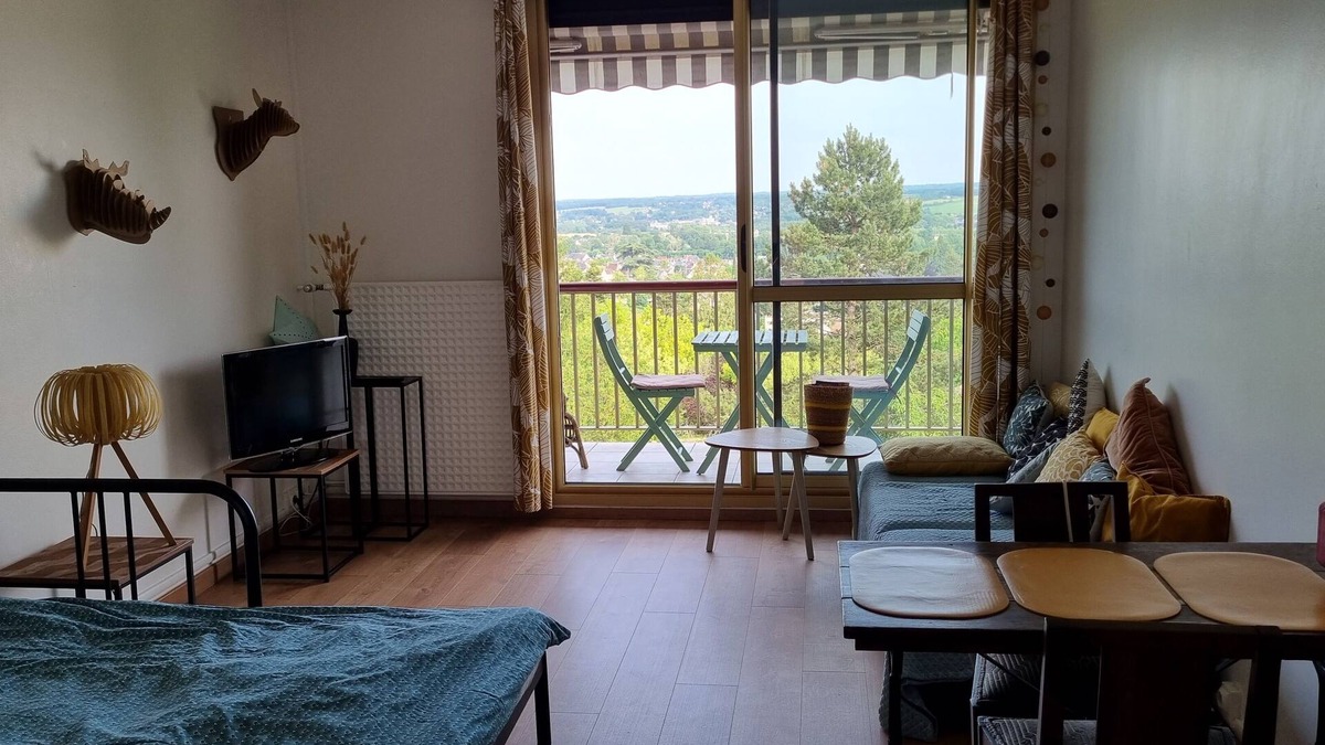Montrichard Val de Cher Apartment | Fully equipped studio with balcony