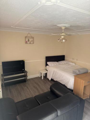 Canvey Island Apartment | Fully en-suite with kitchen