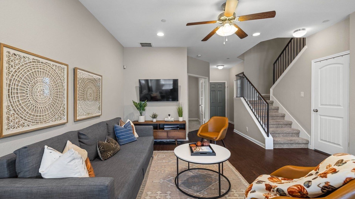 Leander House | Fully Equipped 2BR Home Walkable to Whole Foods