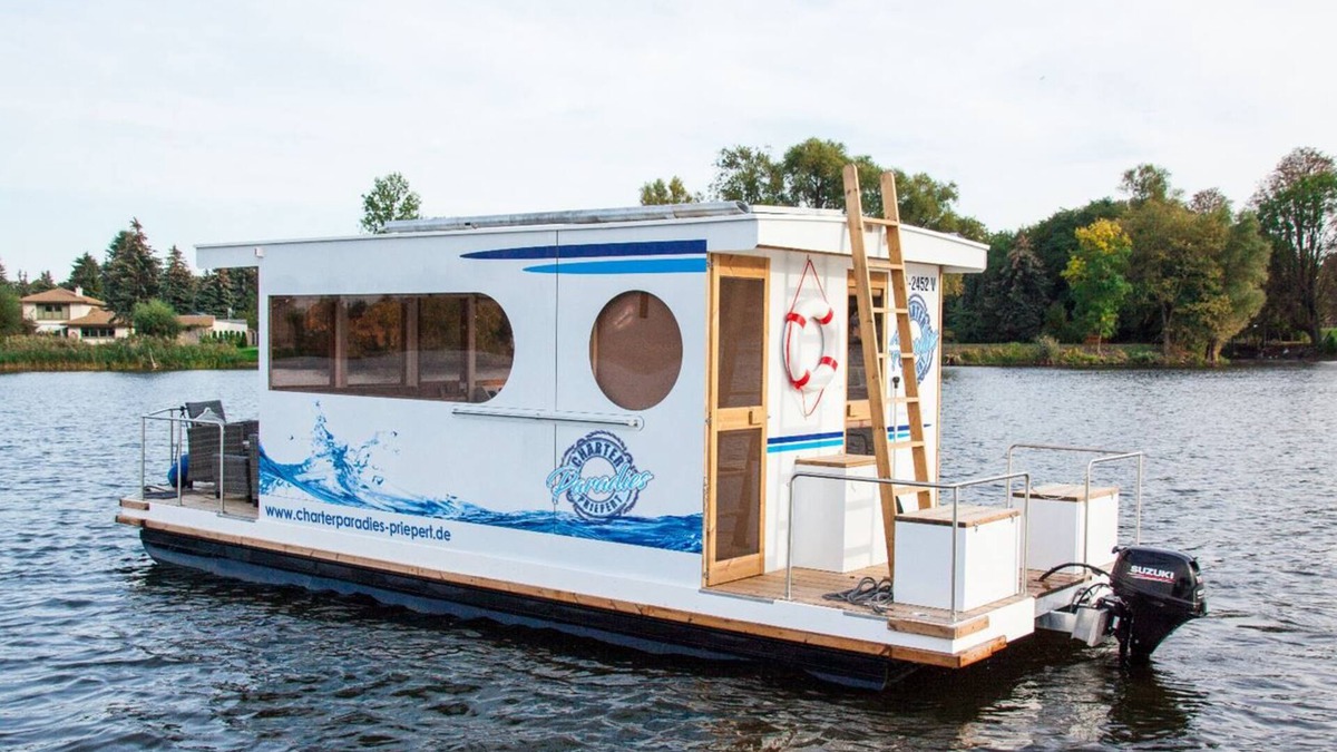 Priepert Boat Rental | Fully-Equipped Boat 'Lisa' with Terraces