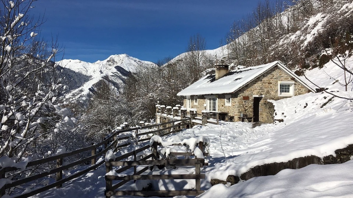 Eaux-Bonnes Ski Chalet | Fully equipped chalet quiet and very comfortable 90 m2 south exposed terrace