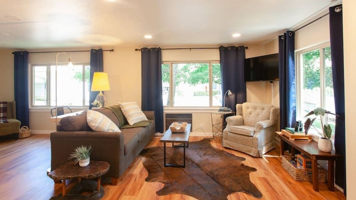 Jackson County House | Fully equipped house on the river with a private fishing hole.