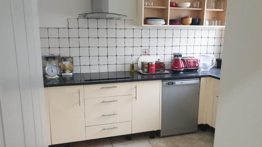Birchanger House | Fully Equipped Modern 3 bedroom House