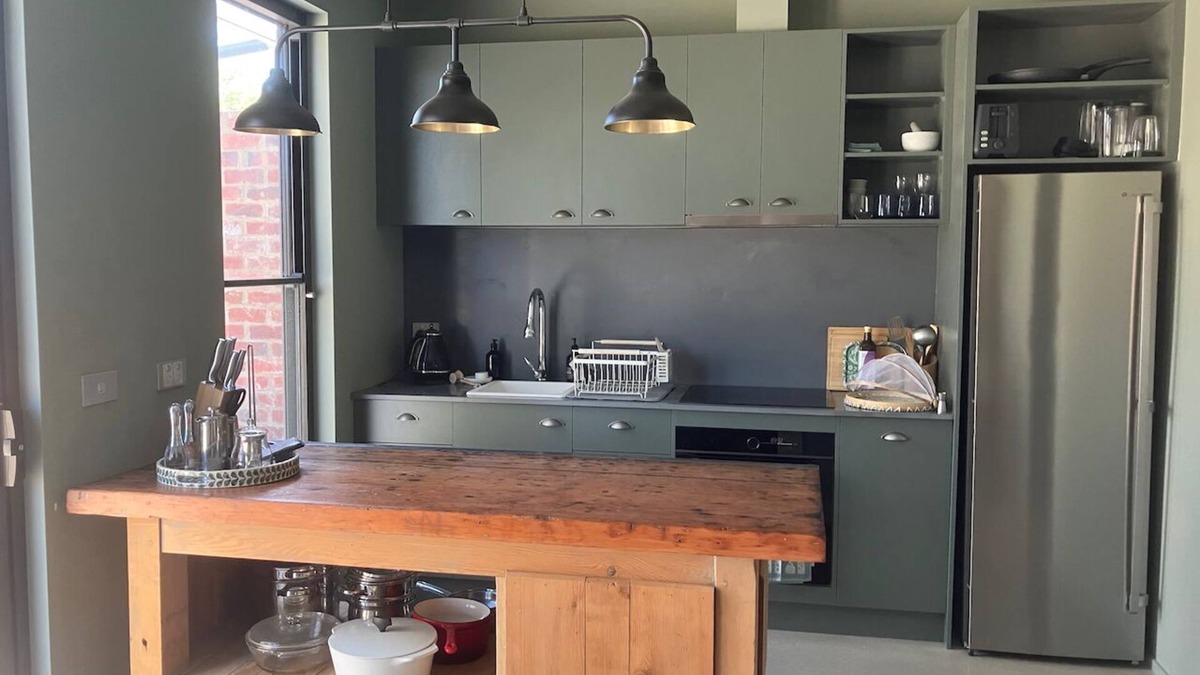 Sutton Grange Apartment | Fully equipped Studio on the banks of Myrtle Creek in rural Central Victoria