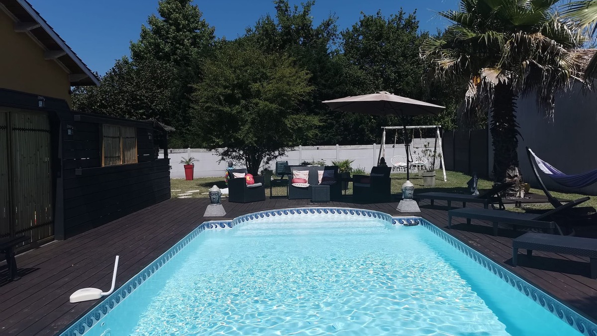 Le Porge Ski Chalet | Fully equipped vacation home with private pool 10min from the ocean