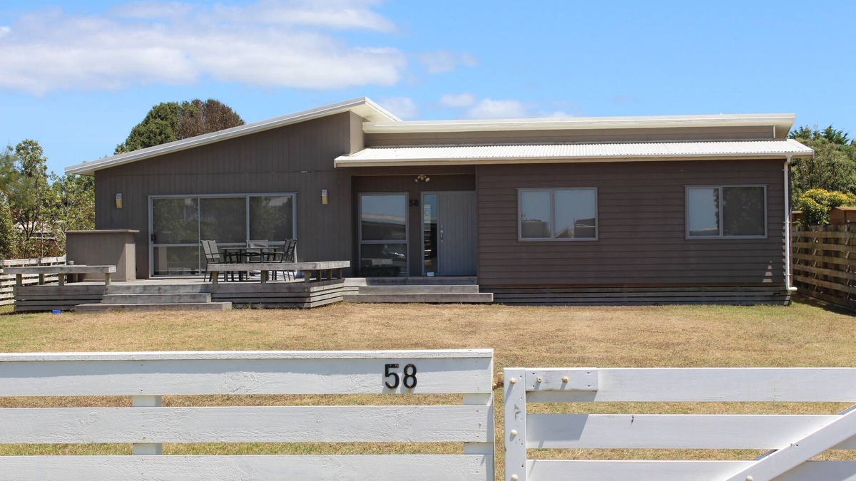 Karkari Peninsula House | Fully Fenced Tokerau Beach Holiday Home