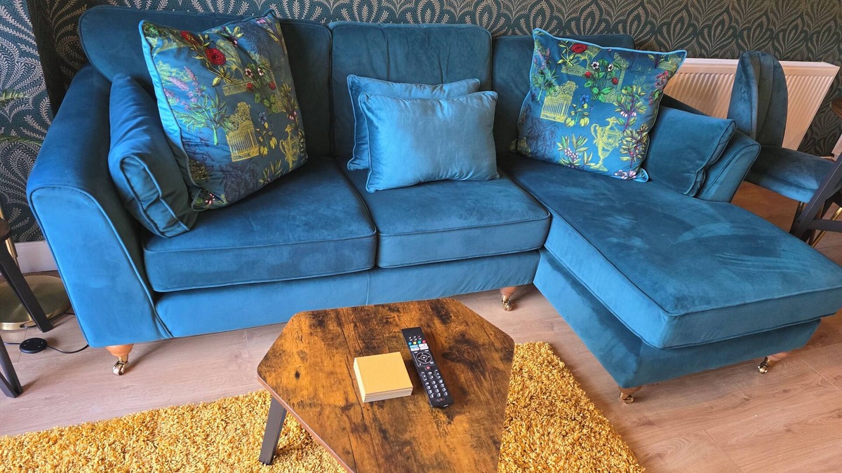 Mendham Bed & Breakfast | Fully Furnished annexe with a comfy living room, double bedroom and en-suite