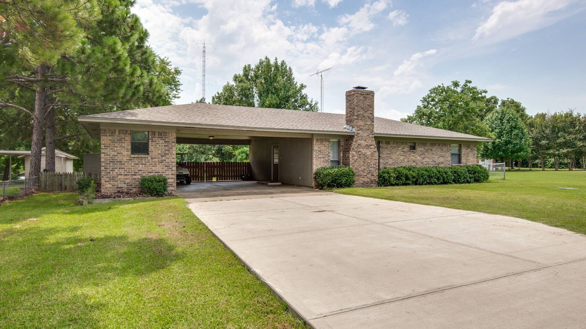 Yantis House | Fully Furnished Lake Fork Waterfront Property with Boat House!