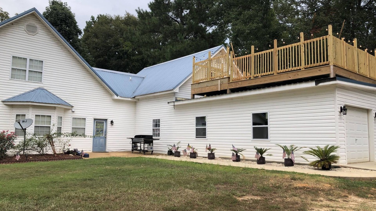 Titus House | Fully furnished-monthly 1-6 months - incl.electric,gas,garbage,dish,internet