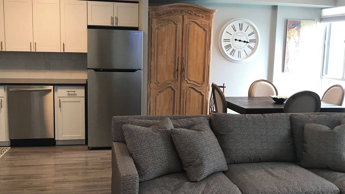 Sarnia Apartment | FULLY FURNISHED ONE BEDROOM CONDO - RIVER VIEW