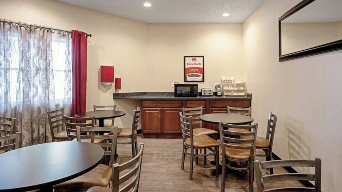 Clinton Apartment | Fully Furnished Studio Available + breakfast and cleaning, 1 week min stay